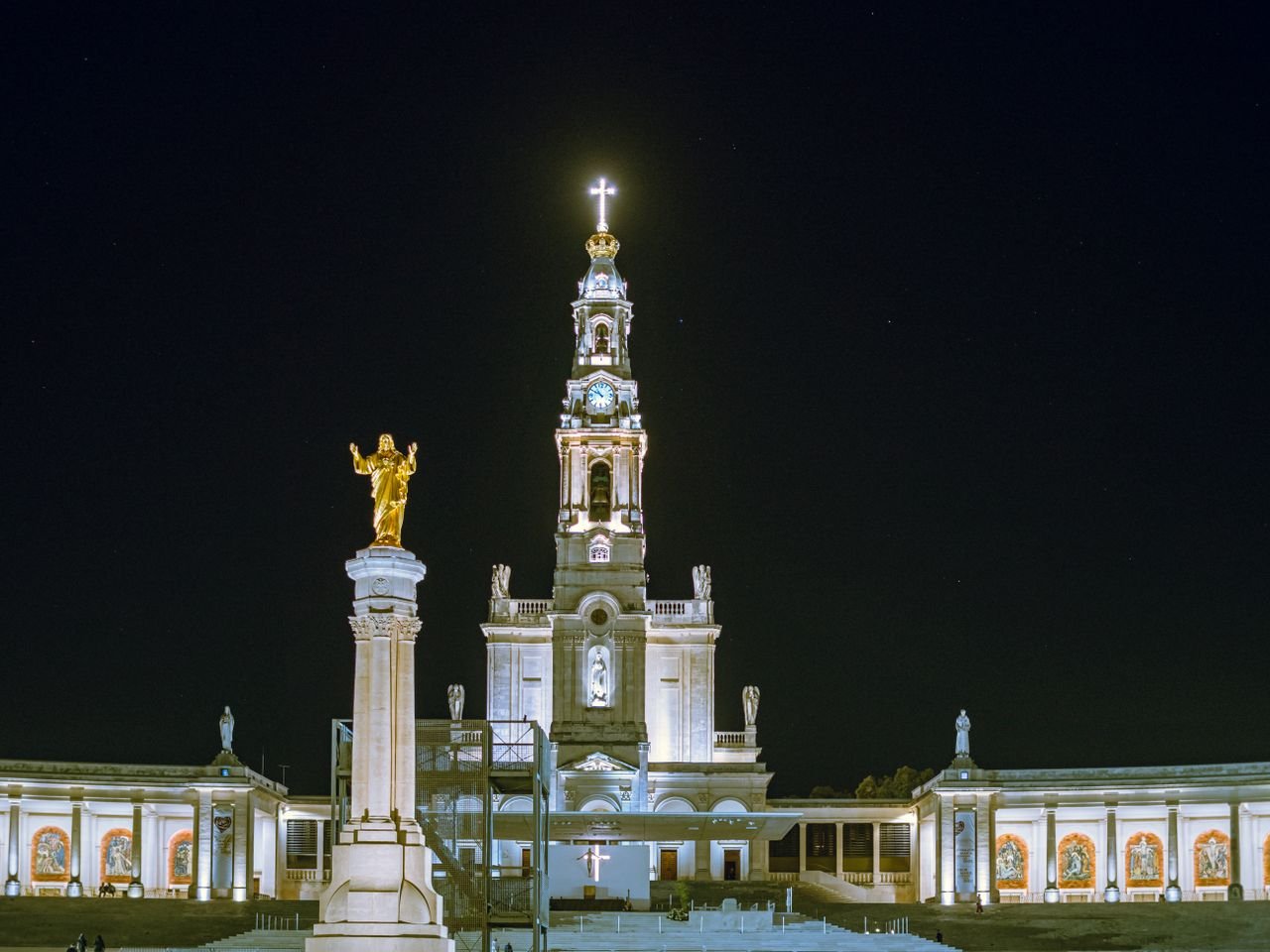 The statue of Our Lady above the altar at the Chapel of the Apparitions in Fátima